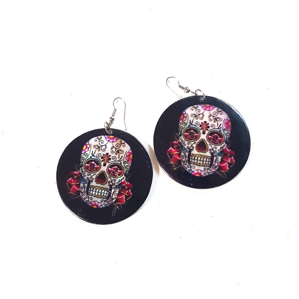 Sugar skull shell earrings 🎀🌖